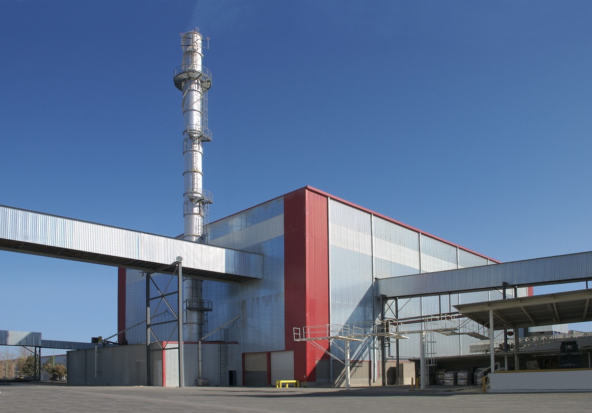 Eye-level shot of FEVISA glass beverage manufacturing plant in Mexicali, Baja California.
