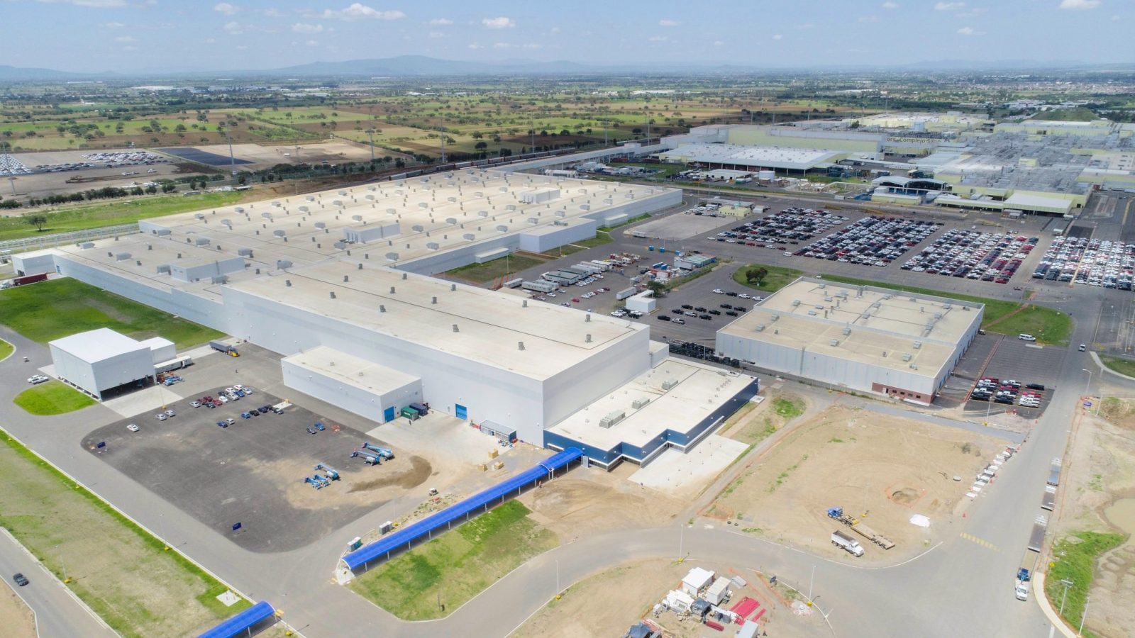 Panoramic view of General Motors stamping and body shop facility in Silao, Guanajuato.