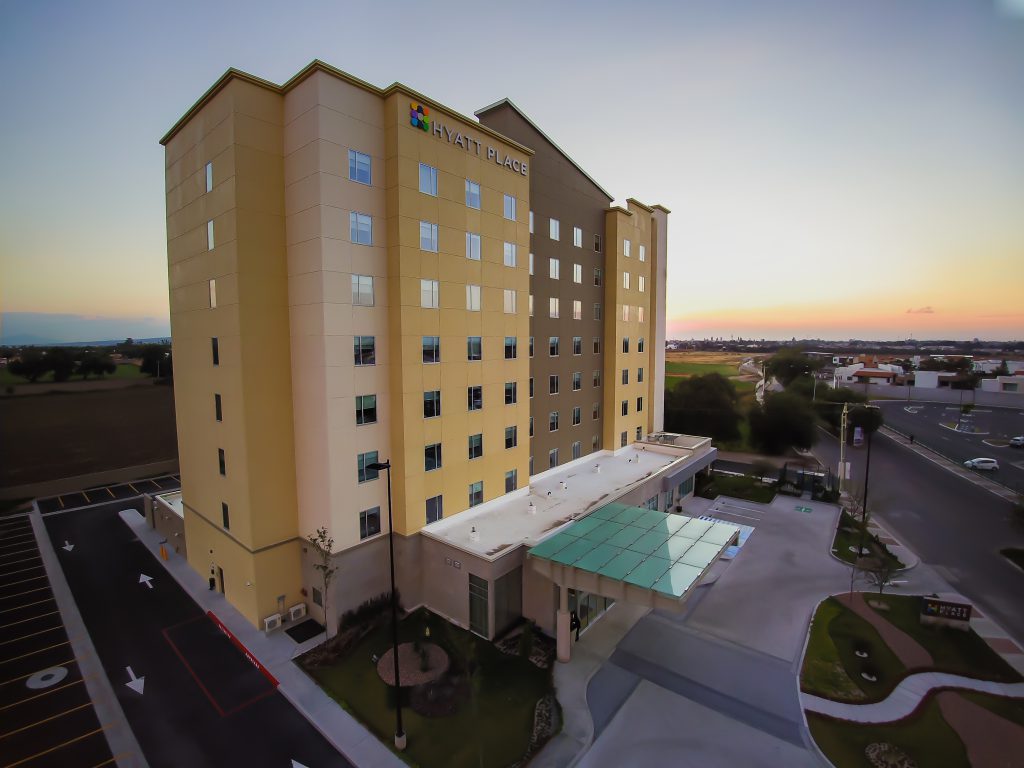 Mid shot of Hyatt Place Hotel building in Celaya at sunset.