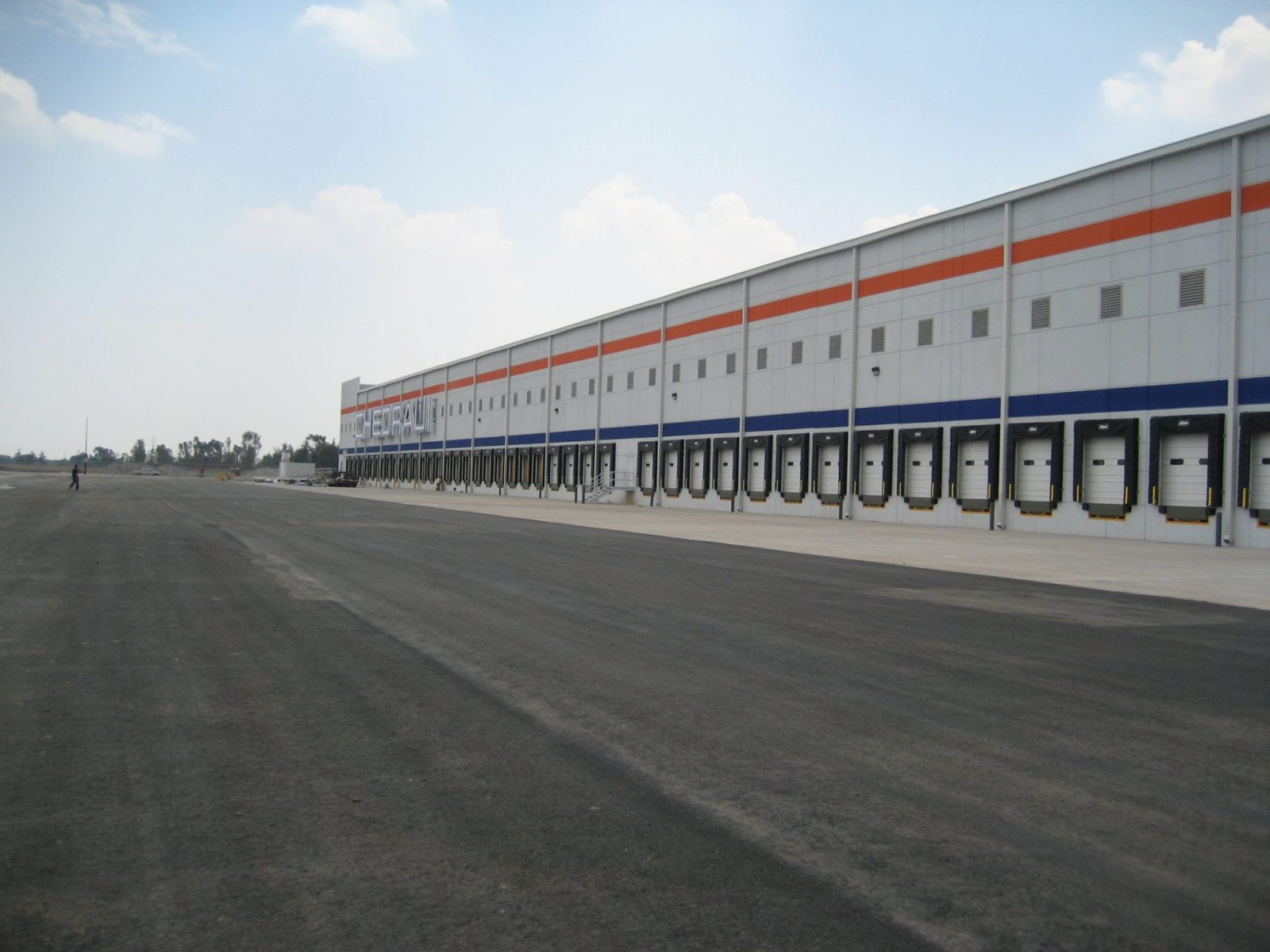 Eye level shot of Chedraui Distribution Center in Teoloyucan, Estado de Mexico