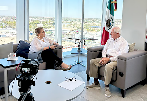 Arquitecto Victor Hermosillo en entrevista con Rosa León en Mexicali