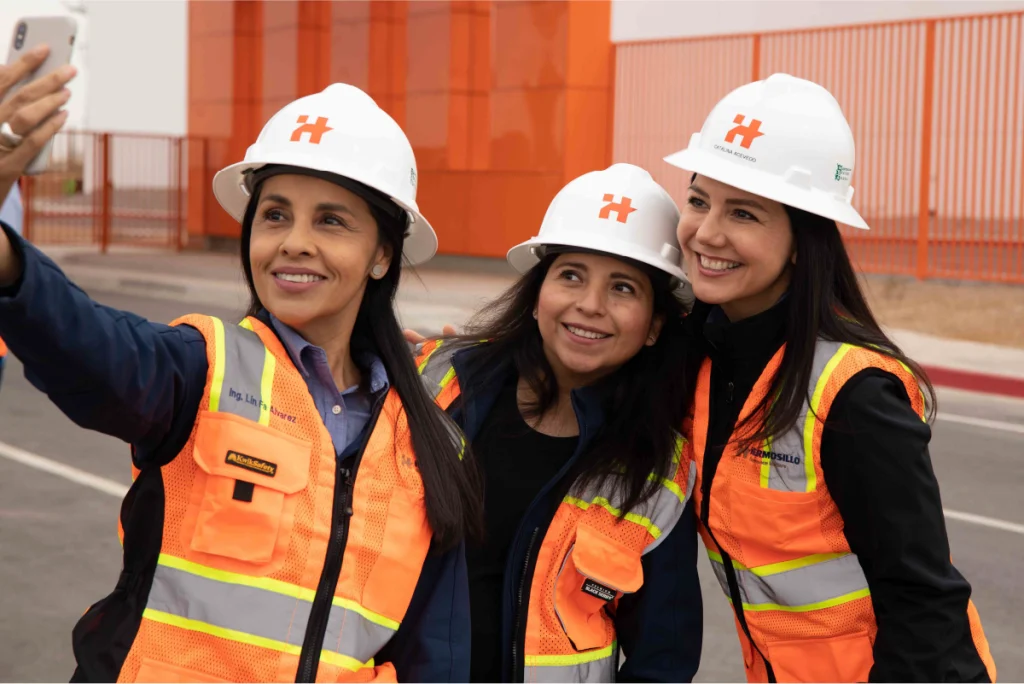 Colaboradoras en Grupo De Hermosillo parte fundamental de nuestro éxito en la industria de la construcción