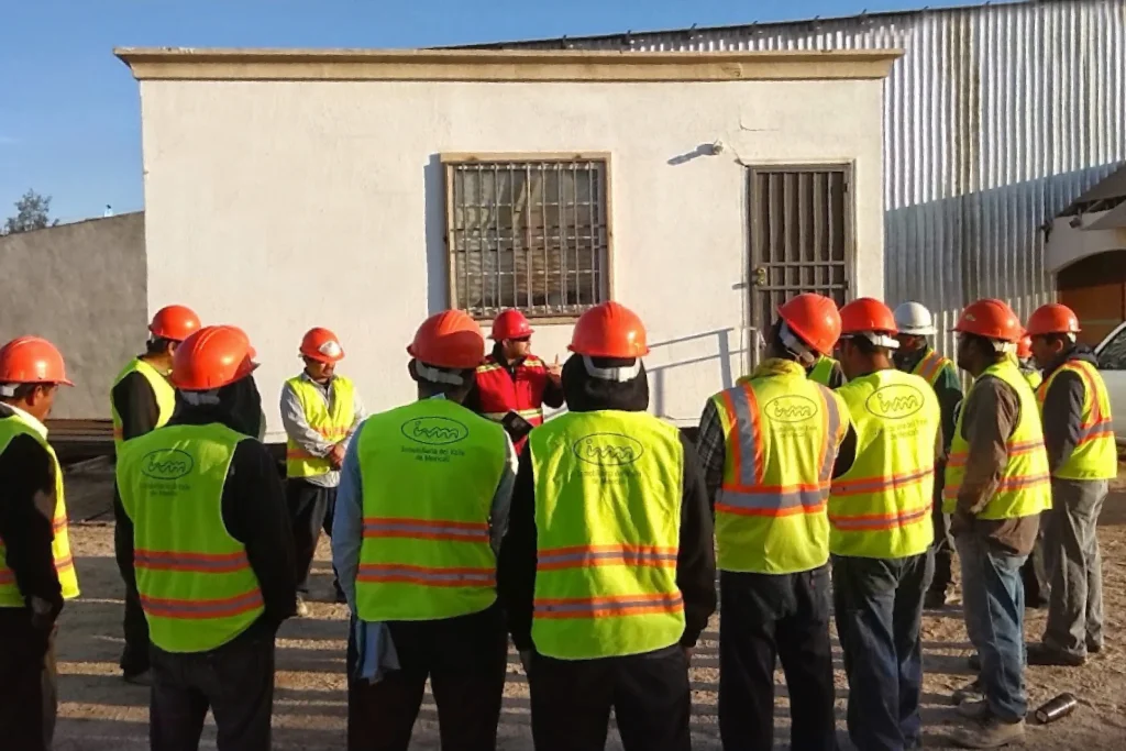 Work meeting in the construction area to prevent and reduce daily errors